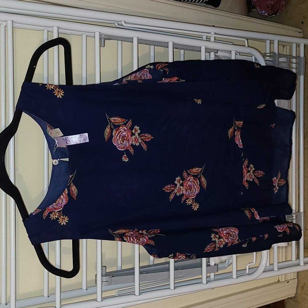 Alya tank 100%polyester size large